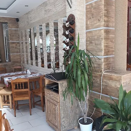 Guest house Perla 2*